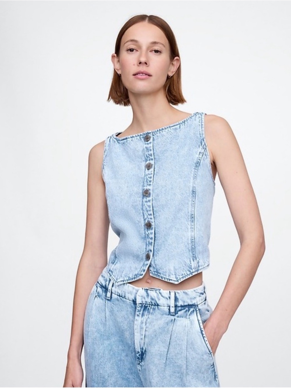 NWT Gap UltraSoft Denim Crop Vest in Light Wash - Picture 1 of 14